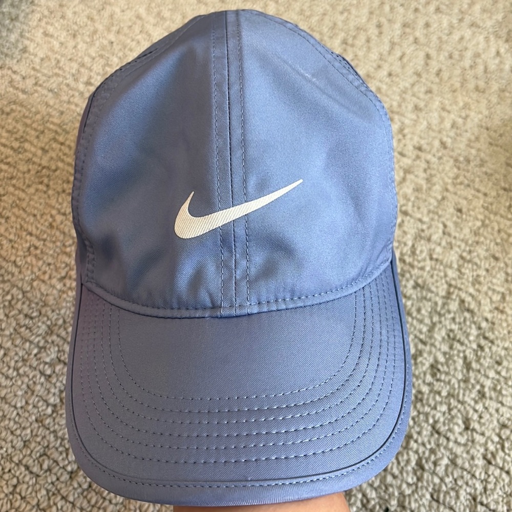 Nike Featherlight Dri-Fit Hat, a beautiful periwinkle blue. Perfect condition